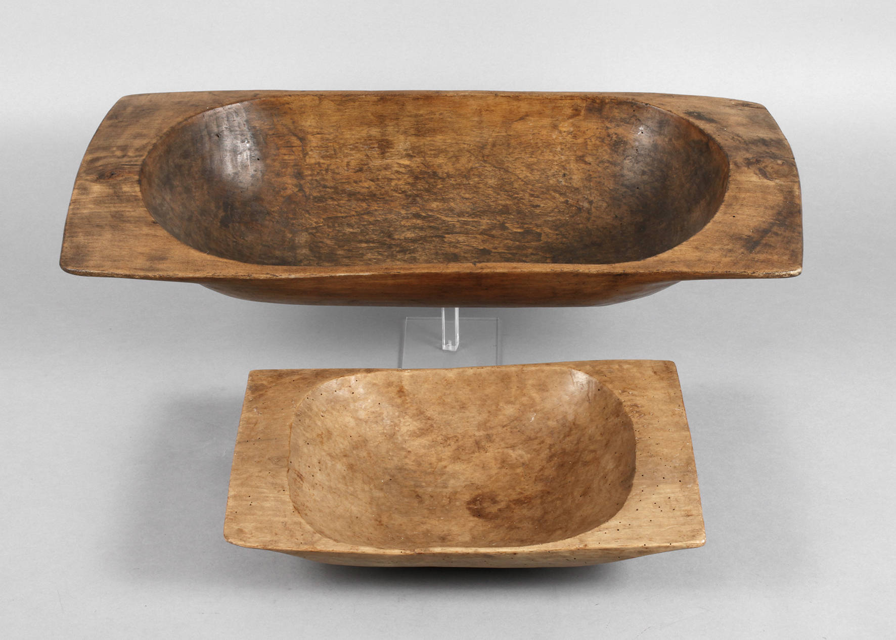 Zwei bäuerliche Tröge