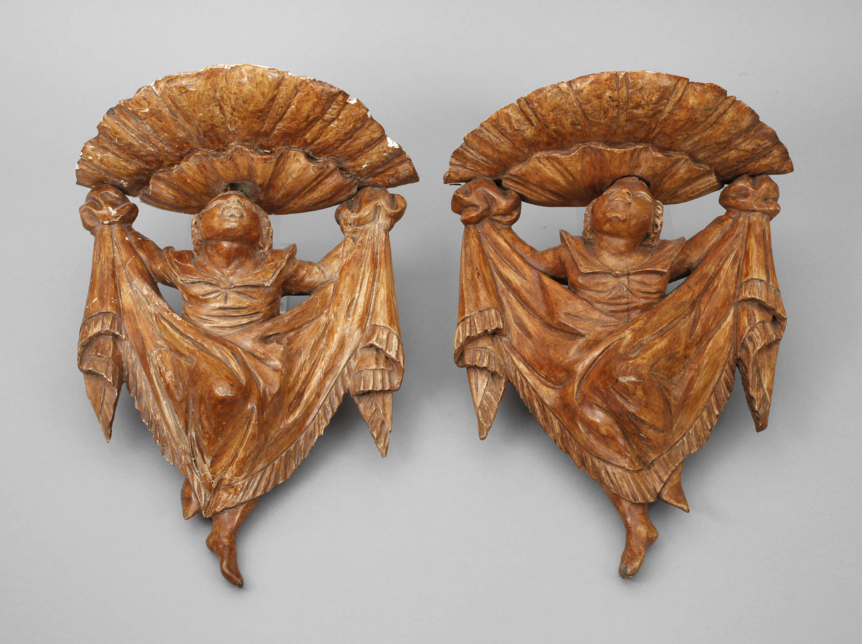 Paar figürliche Wandkonsolen