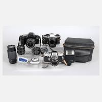 Drei Spiegelreflexkameras + Objektive111