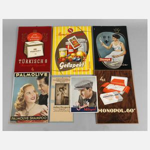 Sieben Werbeaufsteller