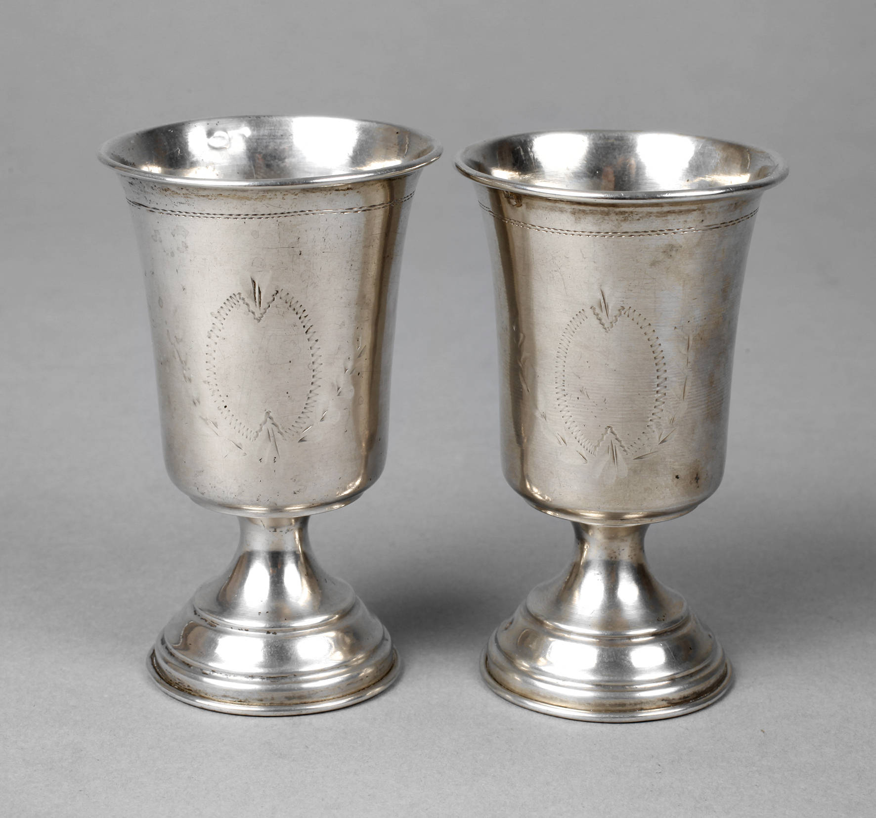 Zwei Wodkabecher Silber