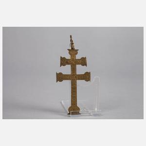 Silberetui und Kruzifix