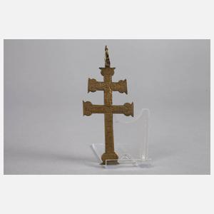 Silberetui und Kruzifix