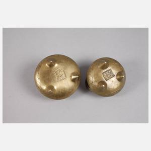 Zwei Räucherschalen