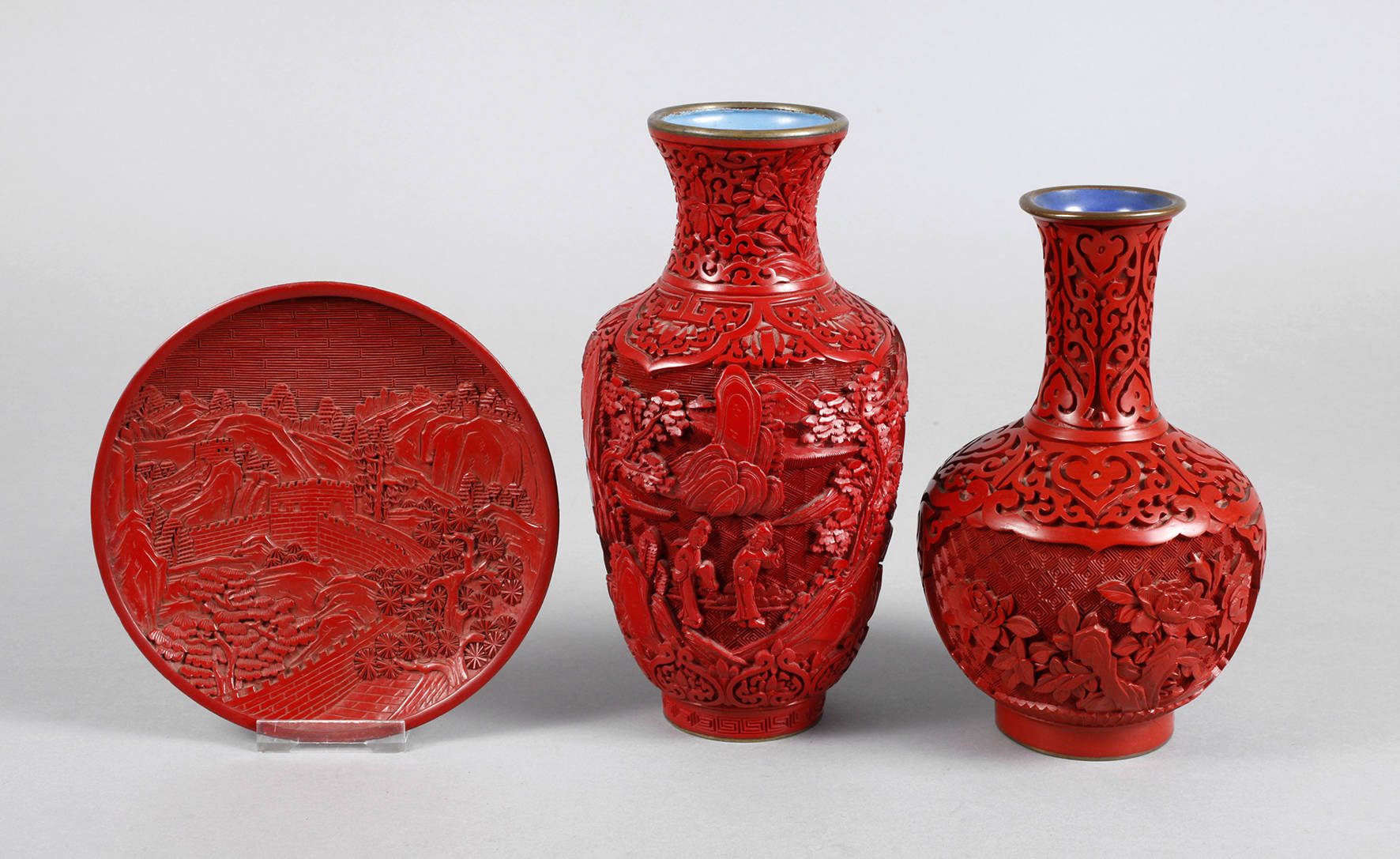 Drei Teile Lackschnitzerei