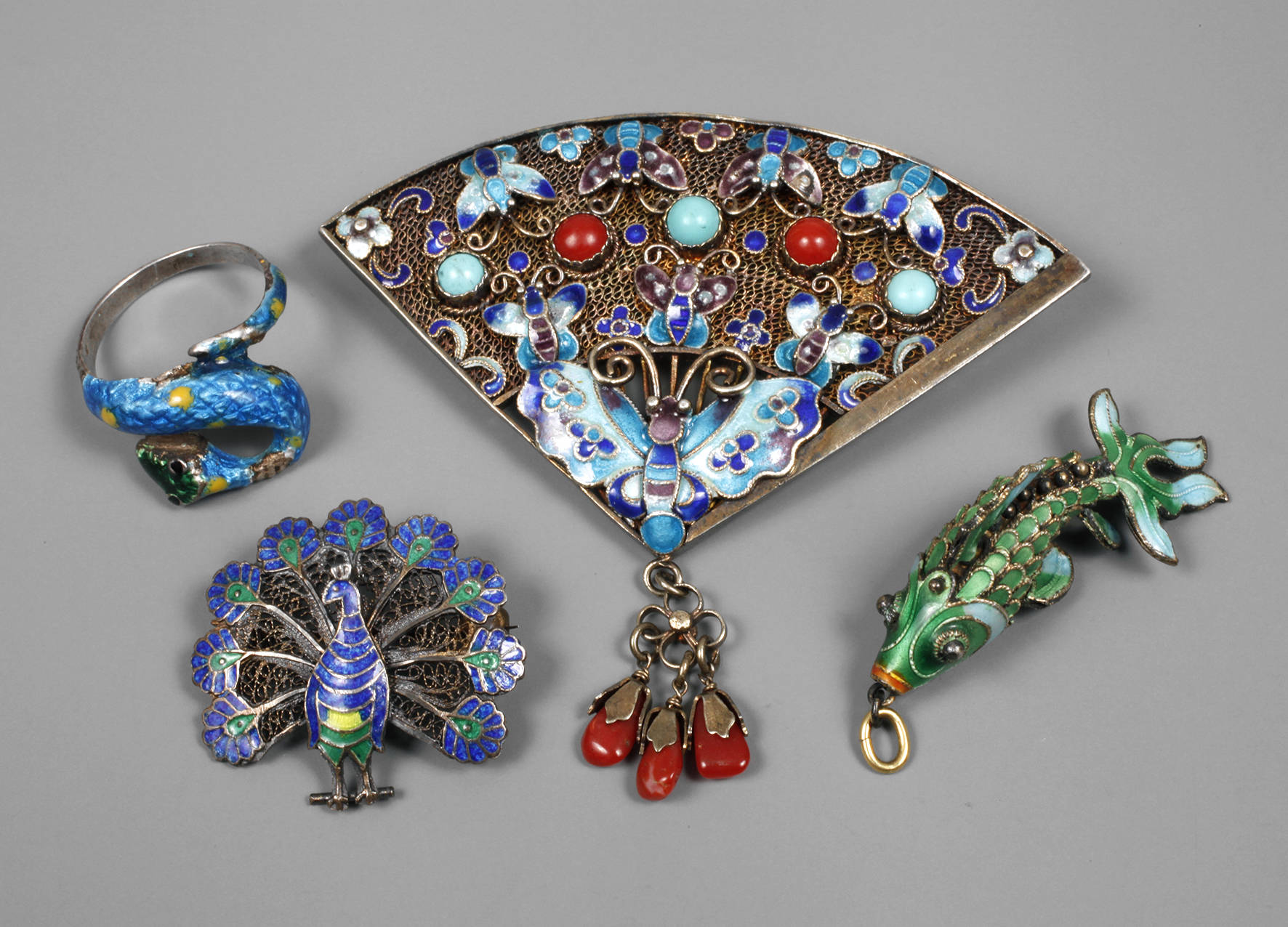 Vier Teile Emailleschmuck