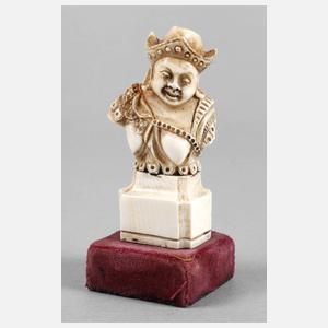 Feine Elfenbeinschnitzerei