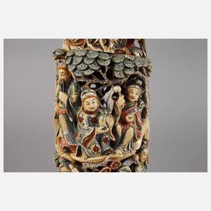 Große Elfenbeinschnitzerei