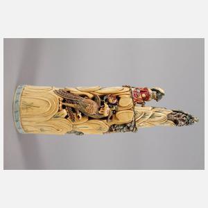 Große Elfenbeinschnitzerei