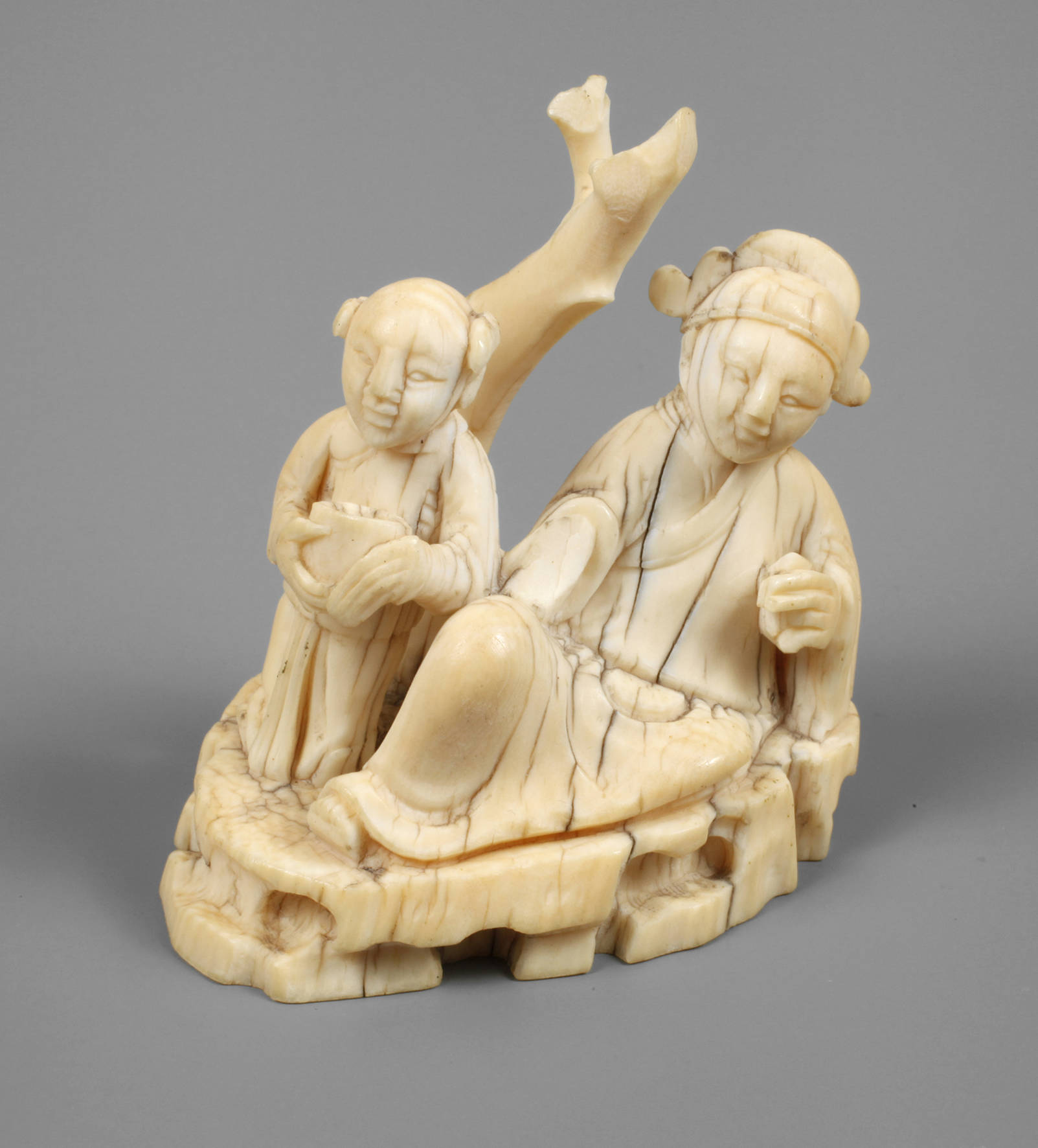 Kleine Elfenbeinschnitzerei