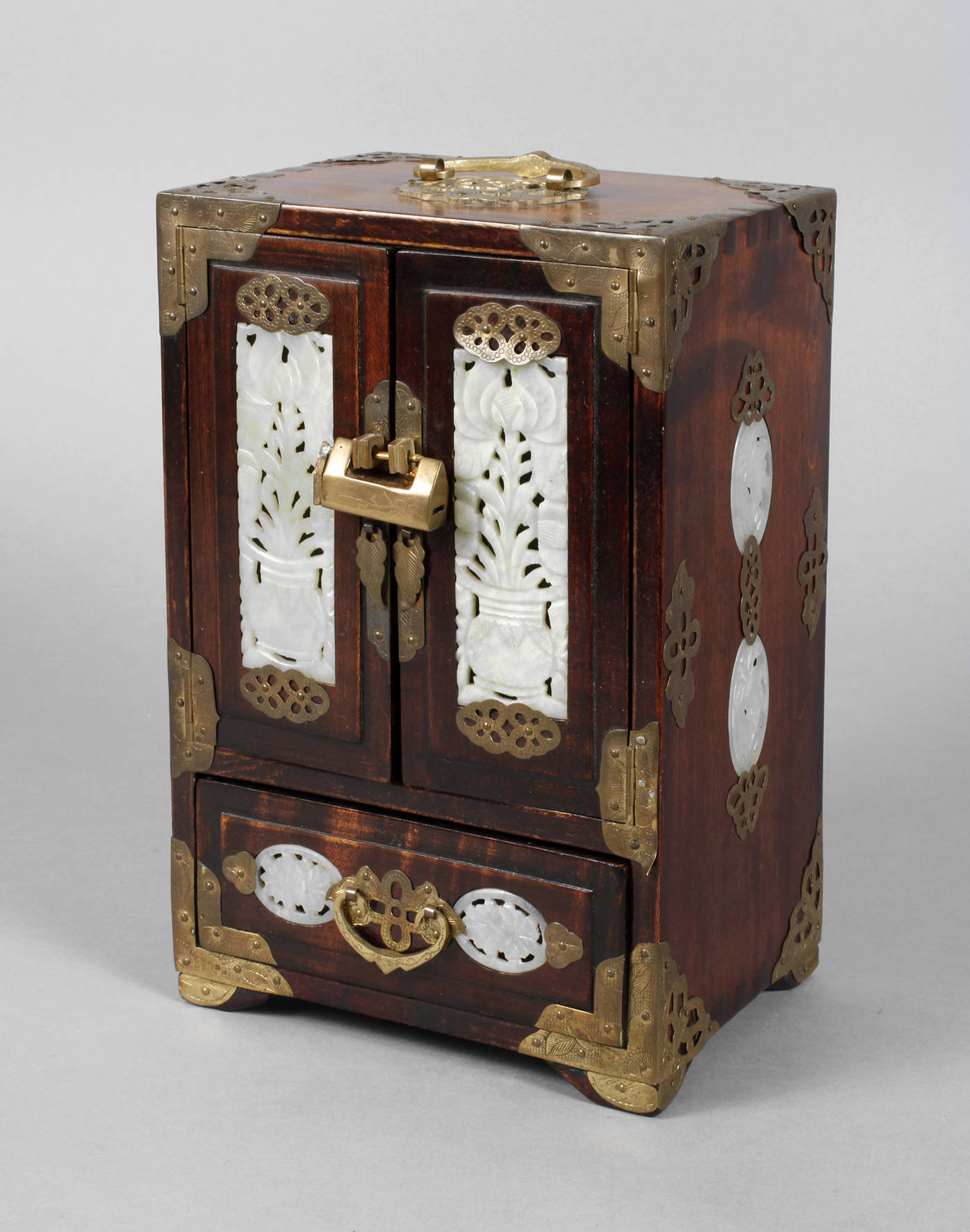 Zierschränkchen China