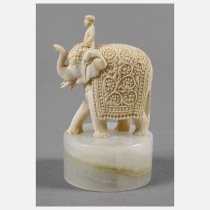 Figürliche Elfenbeinschnitzerei