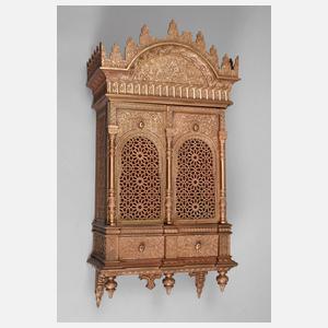 Prunkvoller Wandschrein