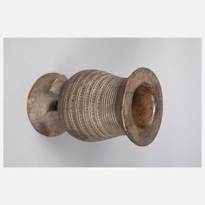 Figürliches Deckelgefäß der Baule