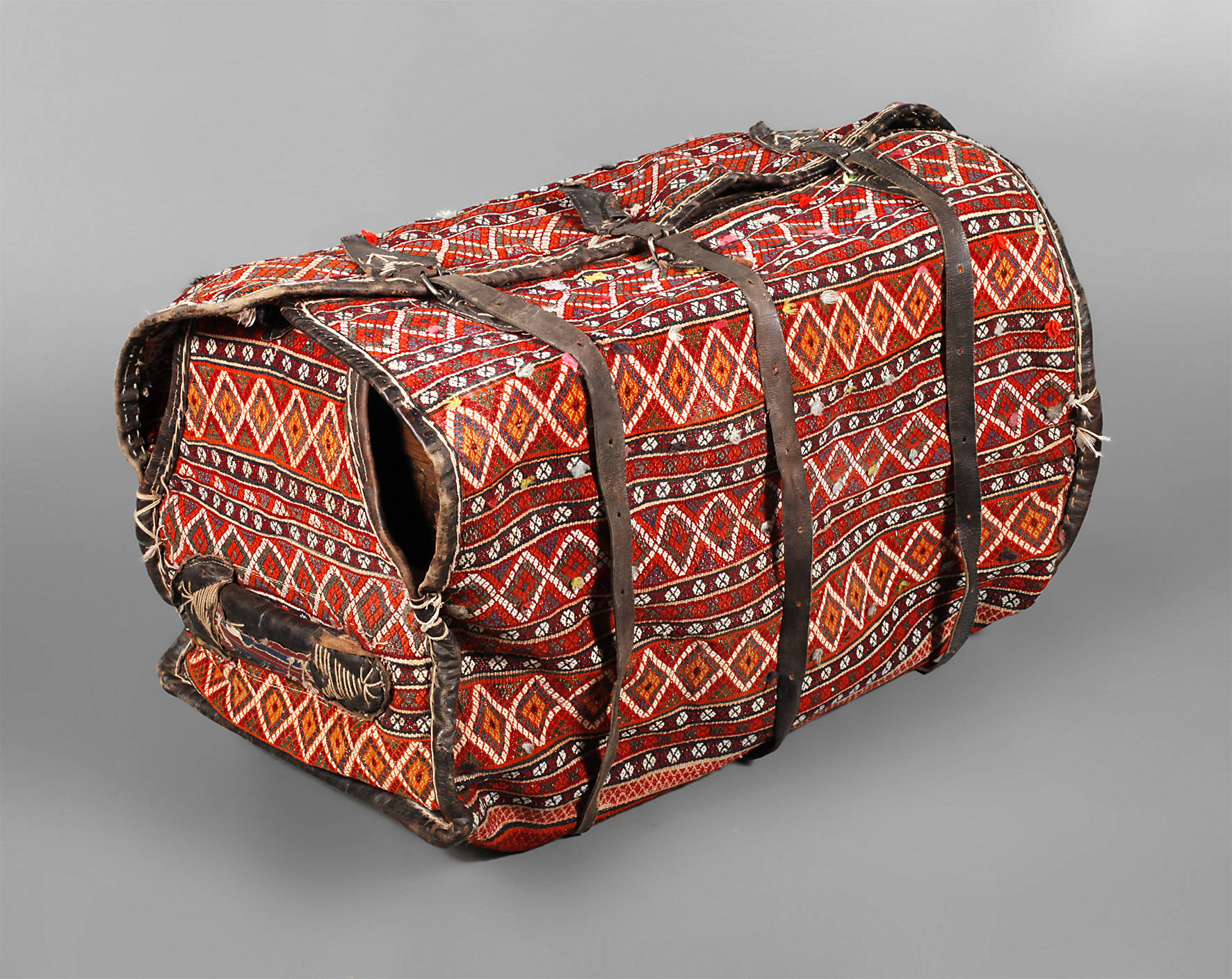 Kameltasche mit Lederriemen