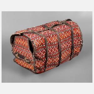 Kameltasche mit Lederriemen