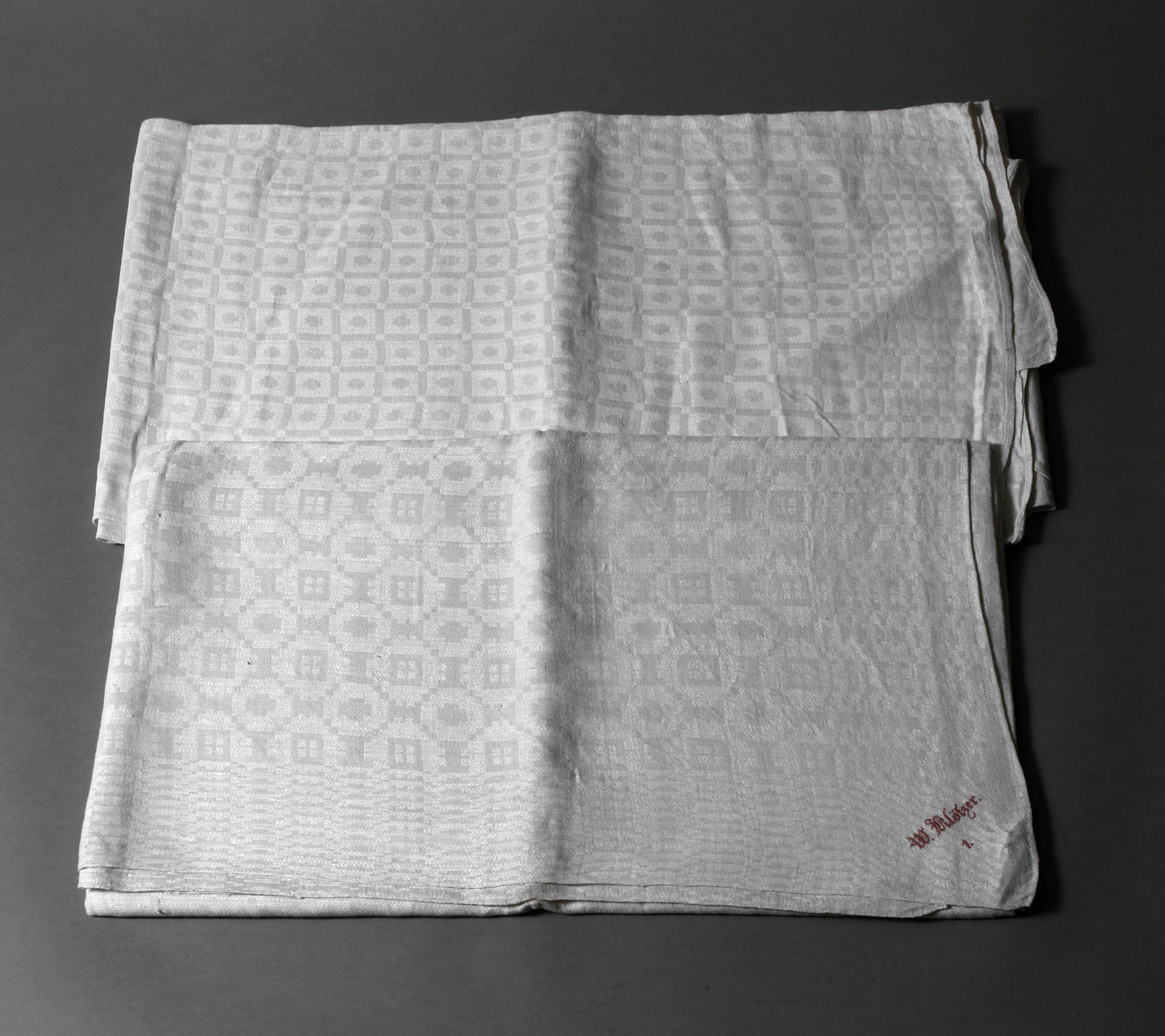 Zwei bäuerliche Tafeltücher