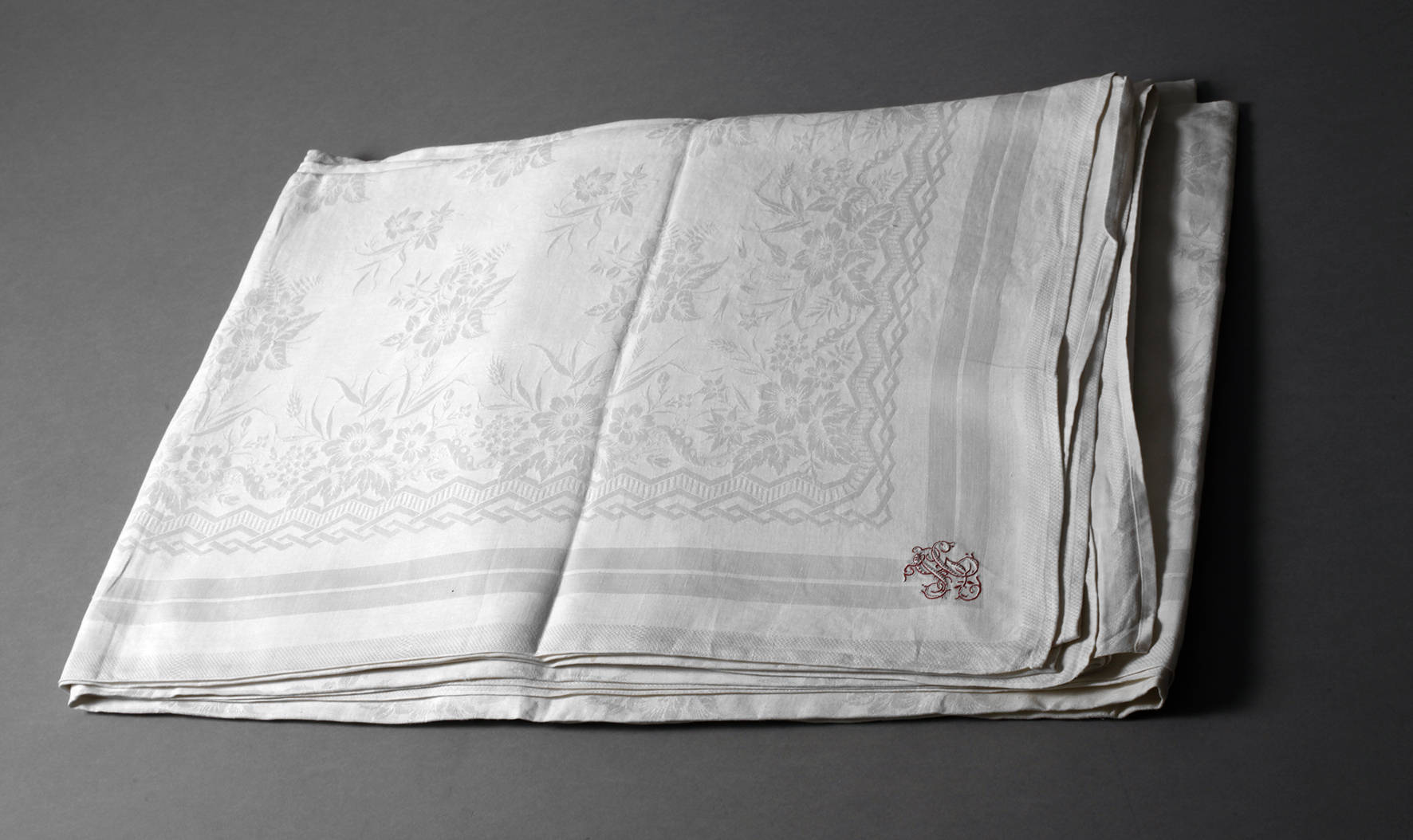 Bankett-Tafeltuch mit Blütendekor