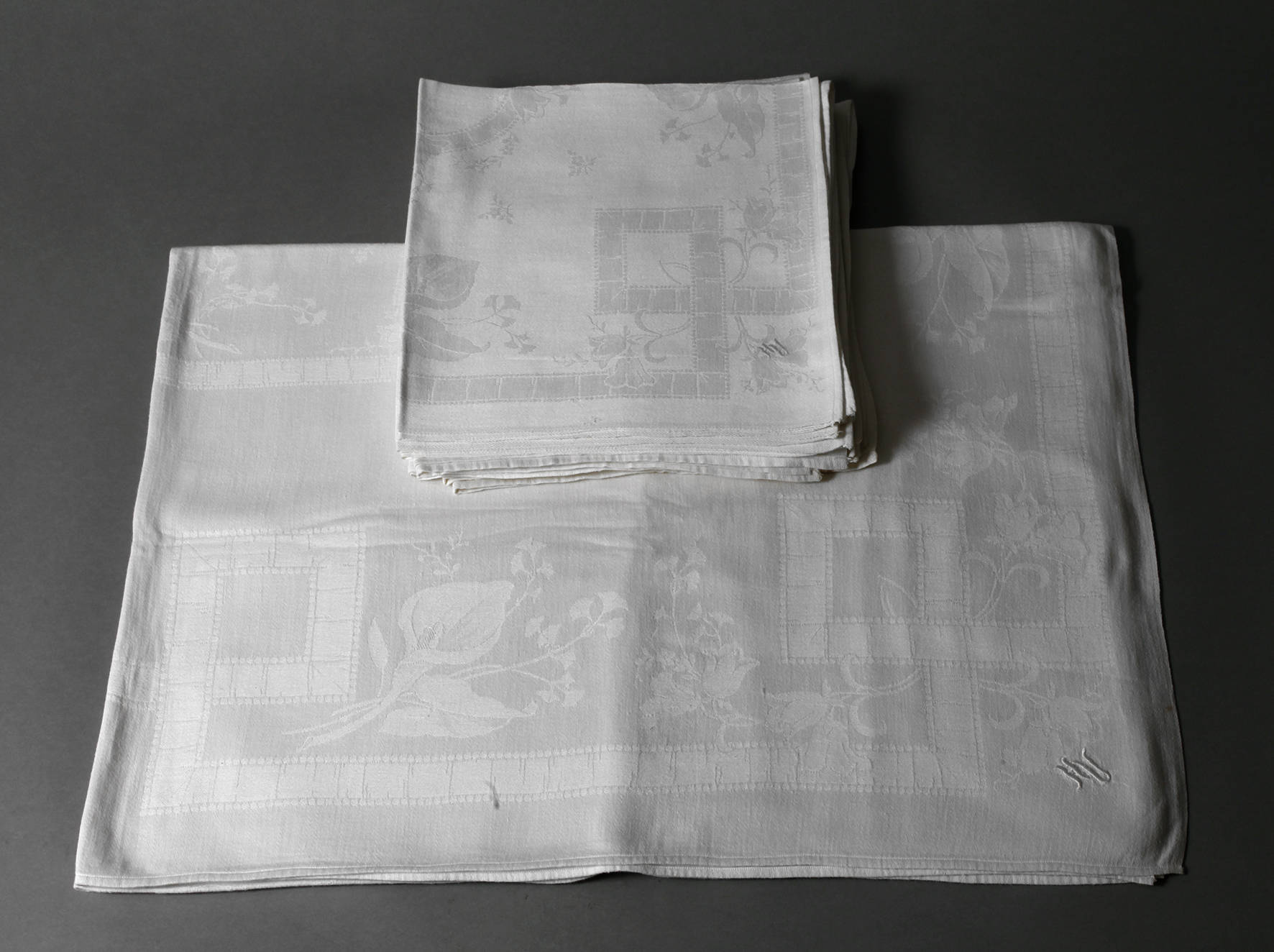 Tafelgarnitur Floraldekor