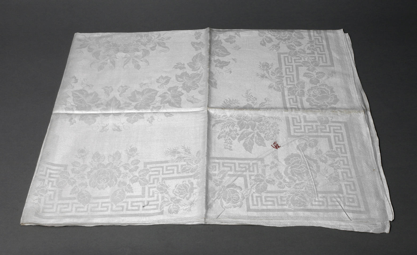 Tischtuch Mäanderband/Rosendekor