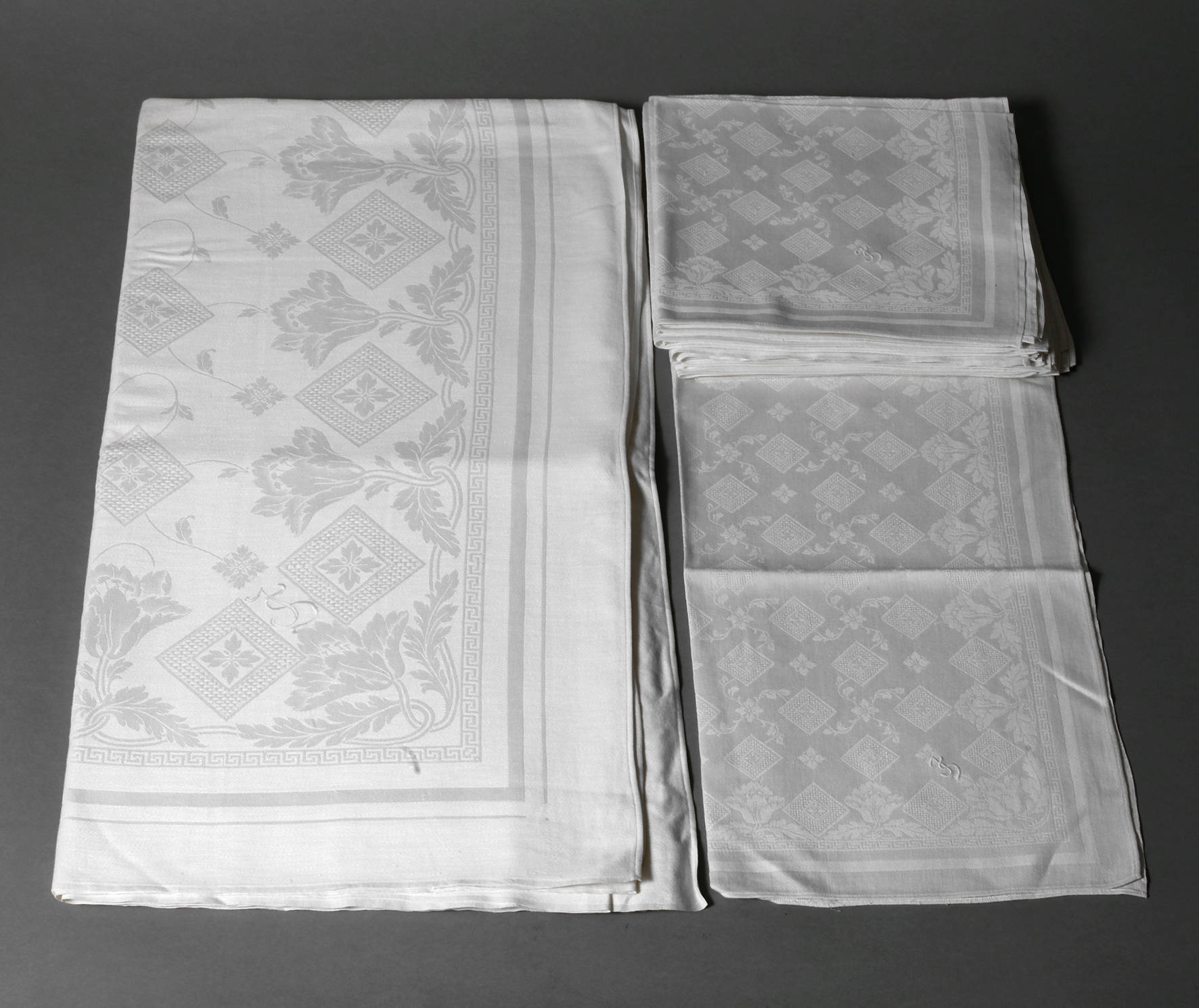 Tafelgarnitur Durchbrucharbeit