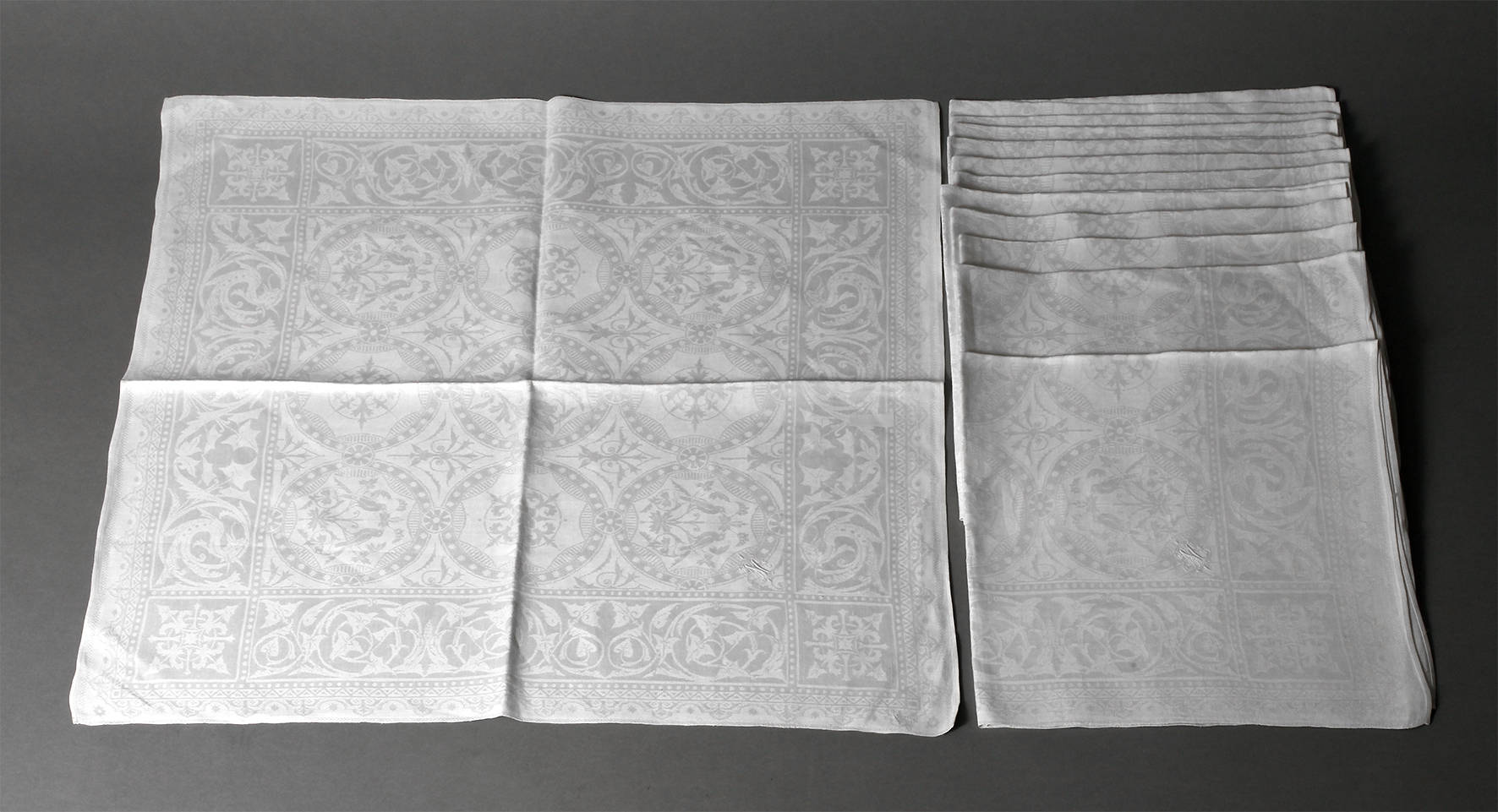 Zwölf Servietten Neoklassizismus