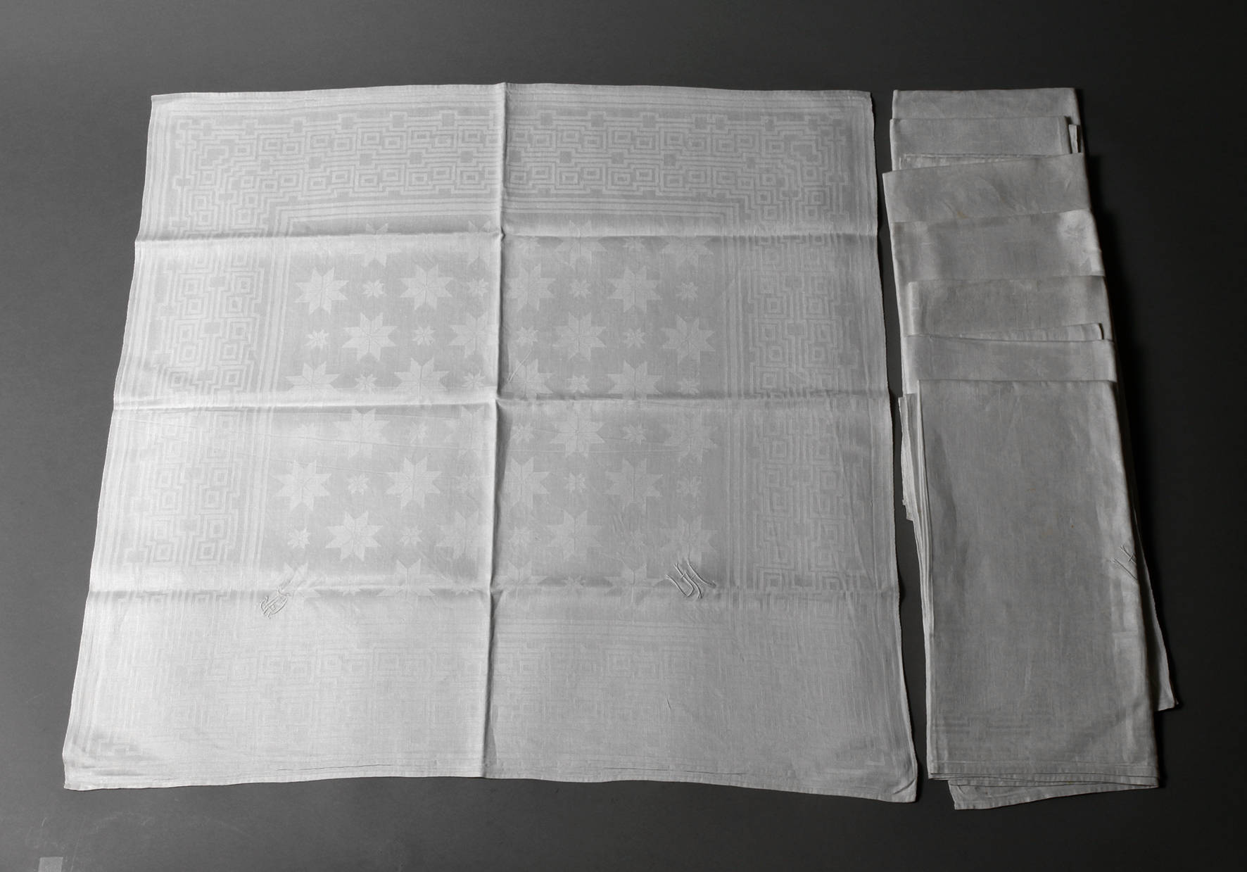 Acht Servietten Sternparkett