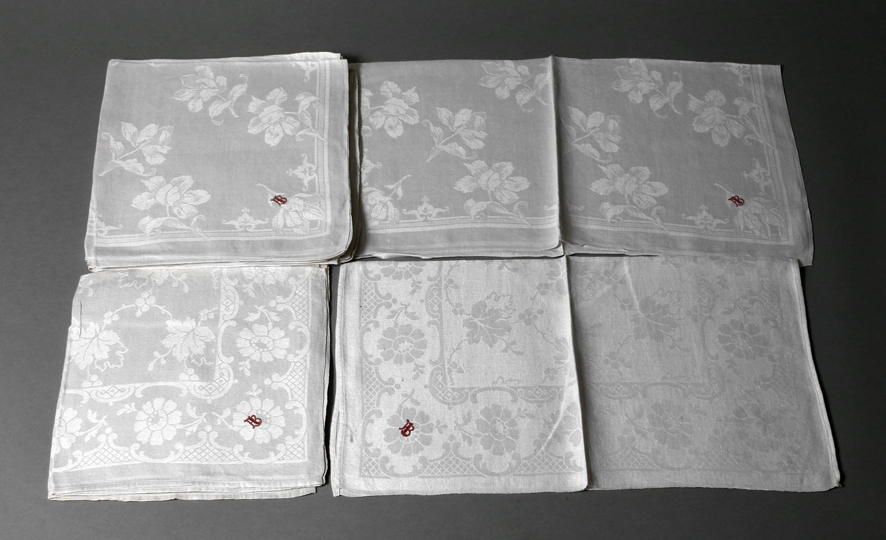 sechs Servietten Floraldekor