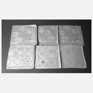 sechs Servietten Floraldekor