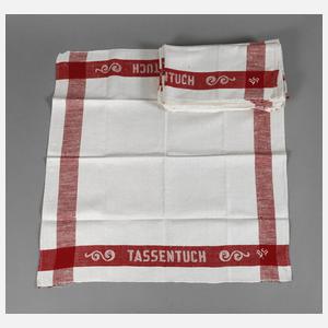 Acht Küchentücher als Tassentücher