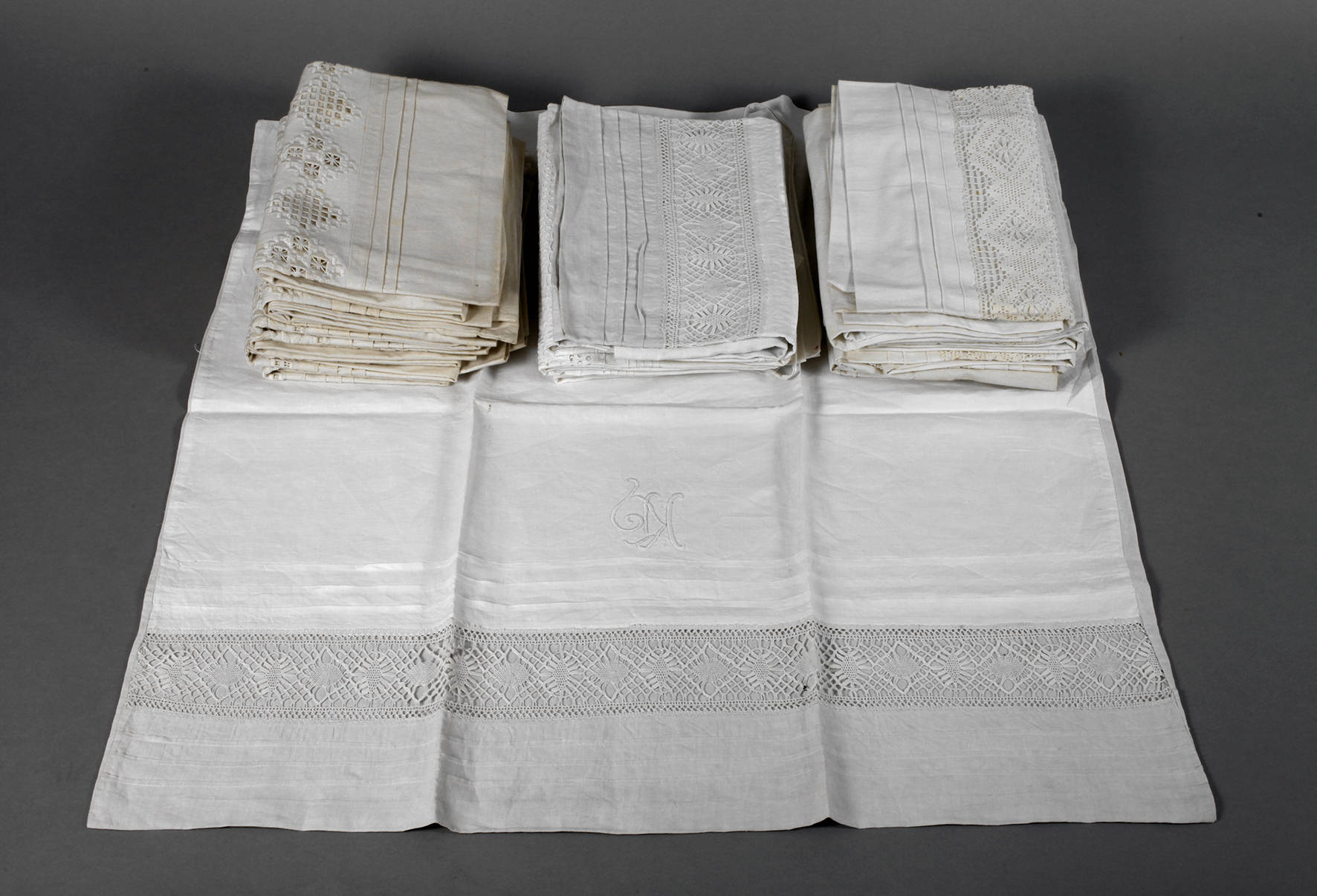 Konvolut Kissen Spitzenbesatz