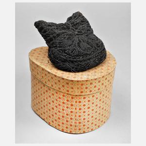 Riegelhaube mit Hutschachtel