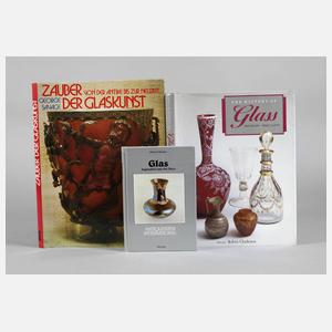 Drei Fachbücher Glas