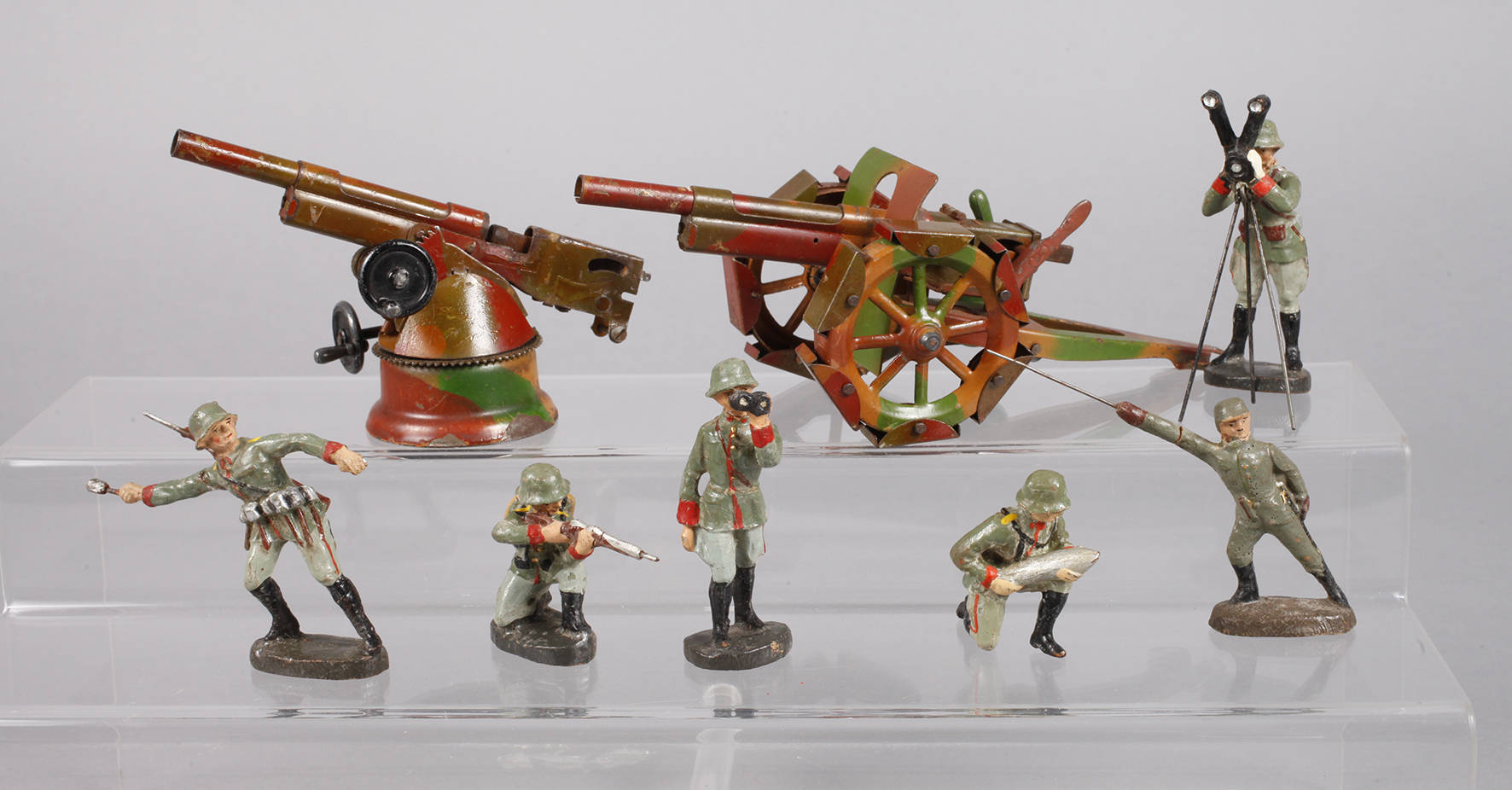 Elastolin Massesoldaten und zwei Geschütze