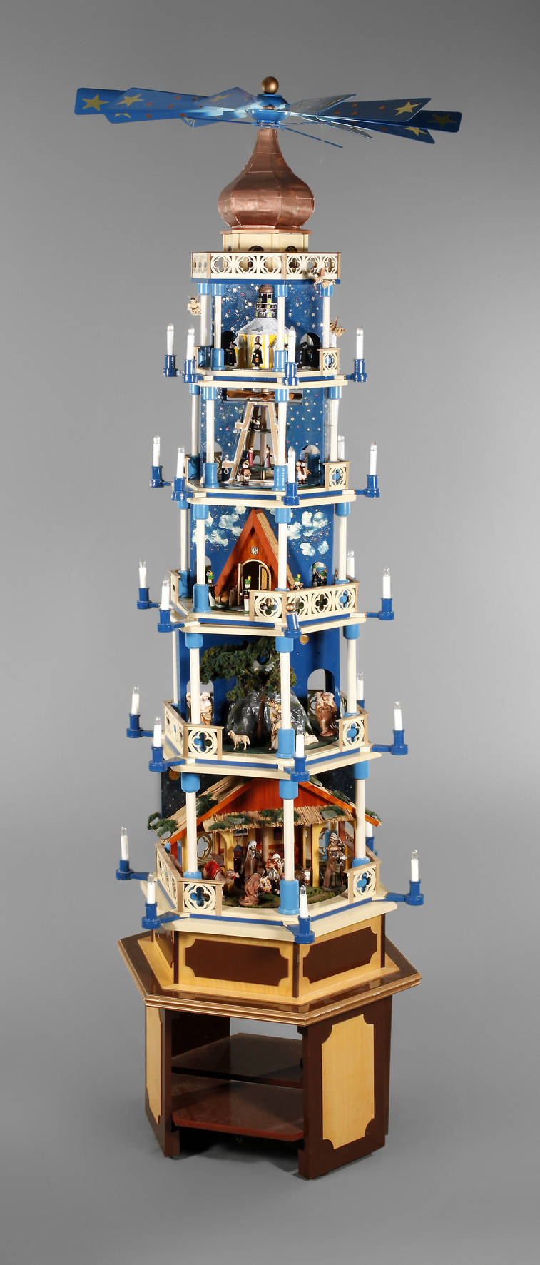 Übergroße Pyramide Erzgebirge, H ca. 250 cm