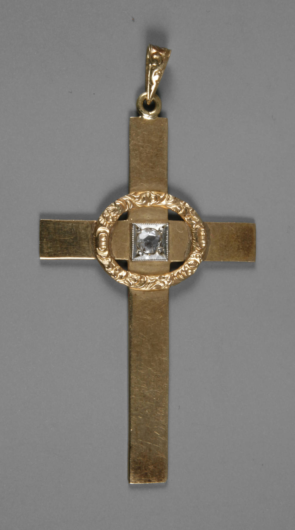 Kreuzanhänger mit Diamant