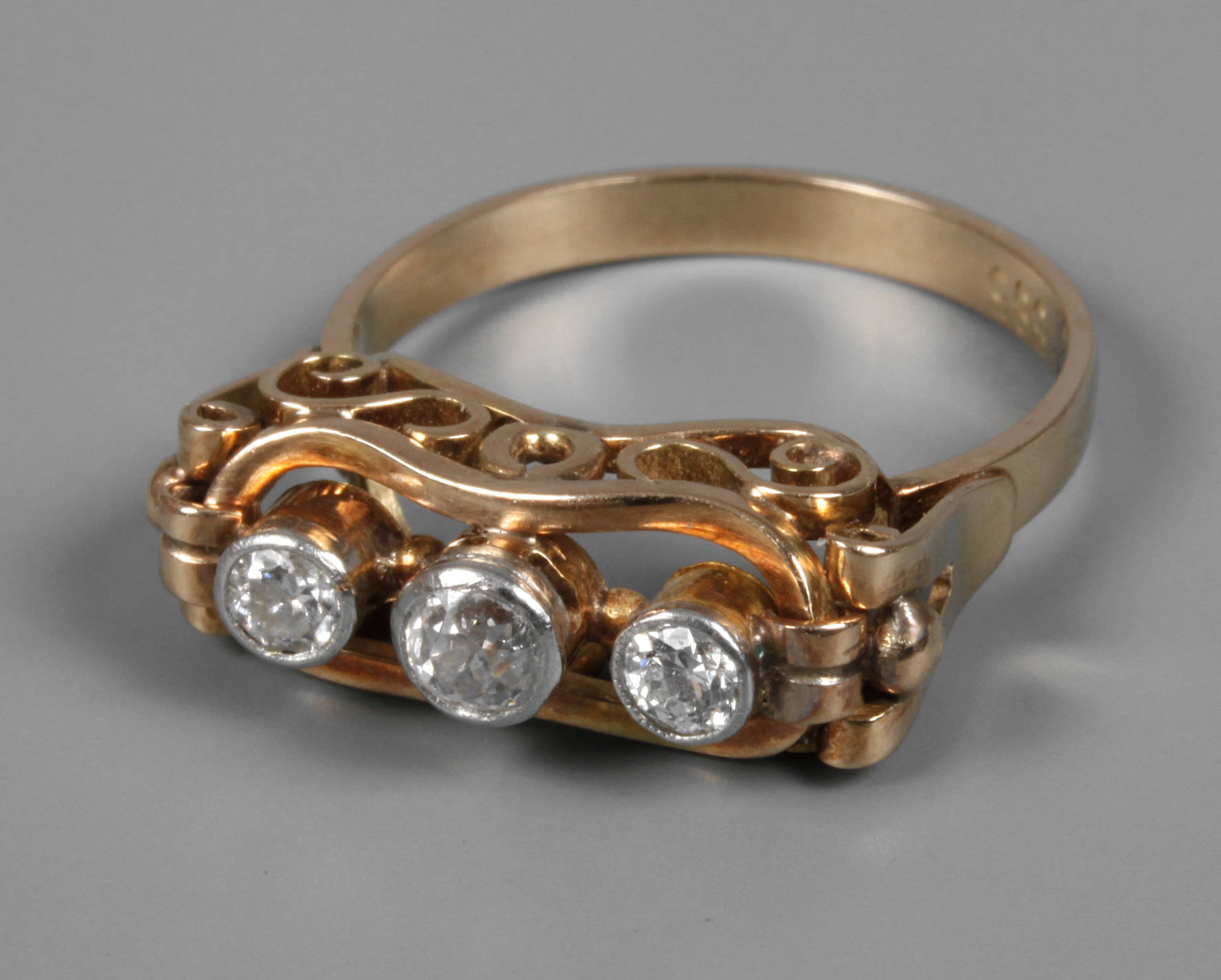 Art Déco Ring mit drei Brillanten