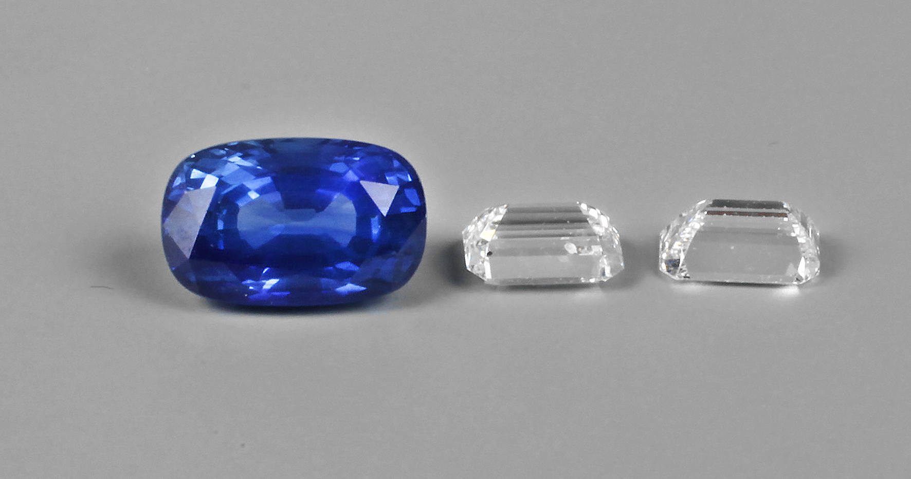 Saphir und zwei Diamanten