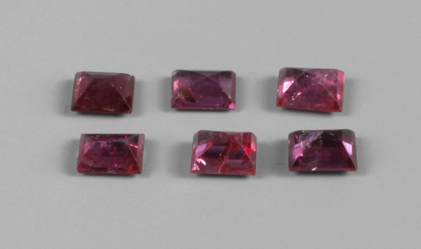 Sechs einzelne Rubine