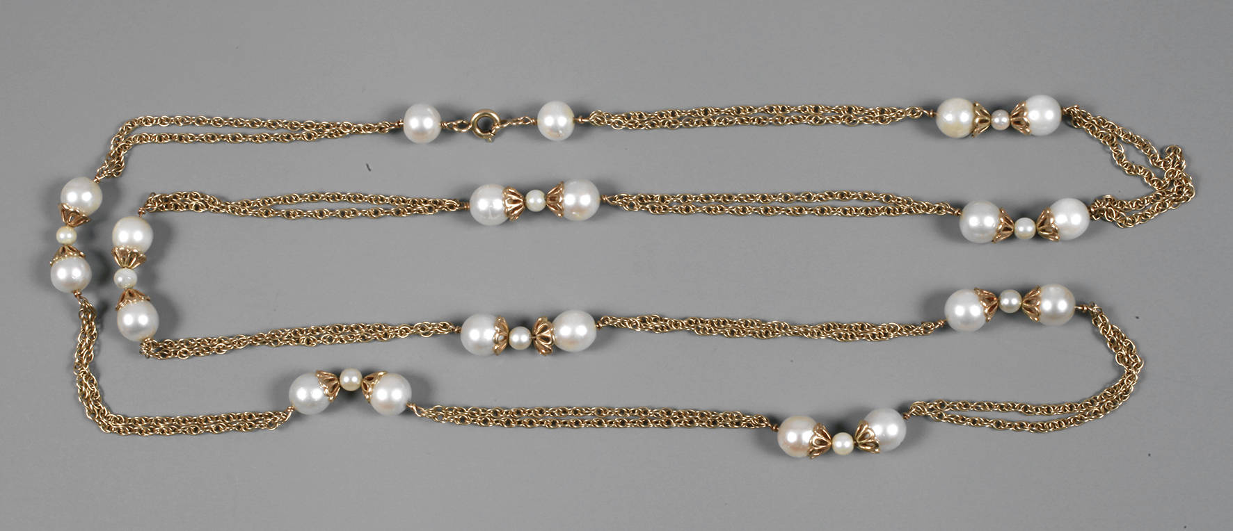 Goldkette mit Perlen