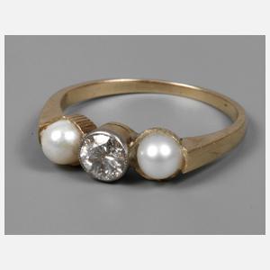 Goldring mit Perlen