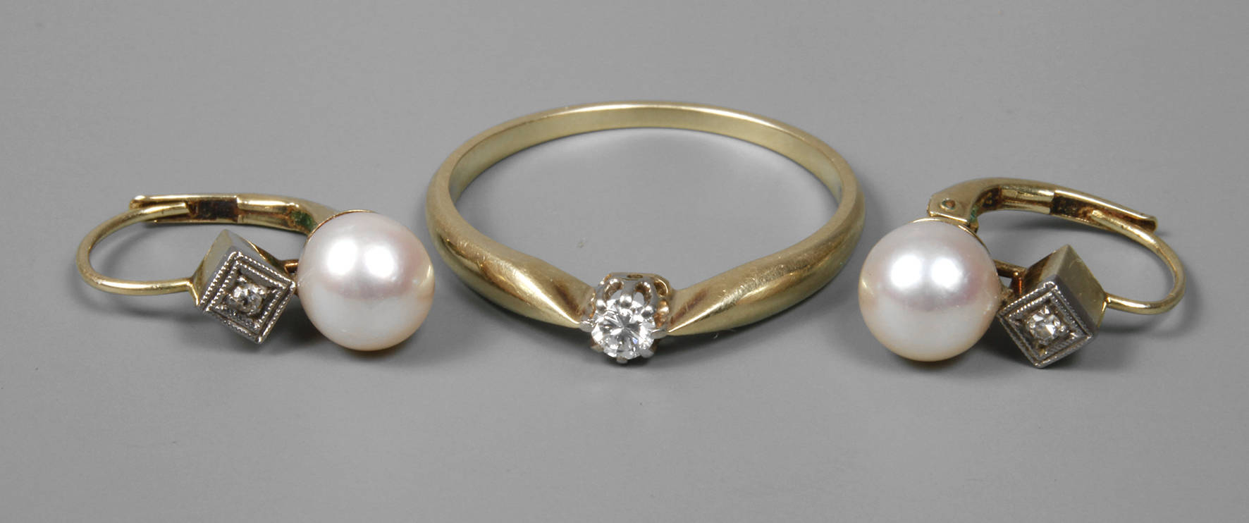 Damen Brillantring und Perlohrhänger