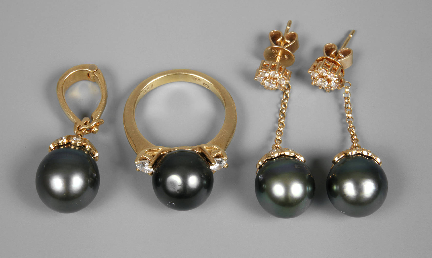 Schmuckset mit schwarzen Thahiti-Perlen