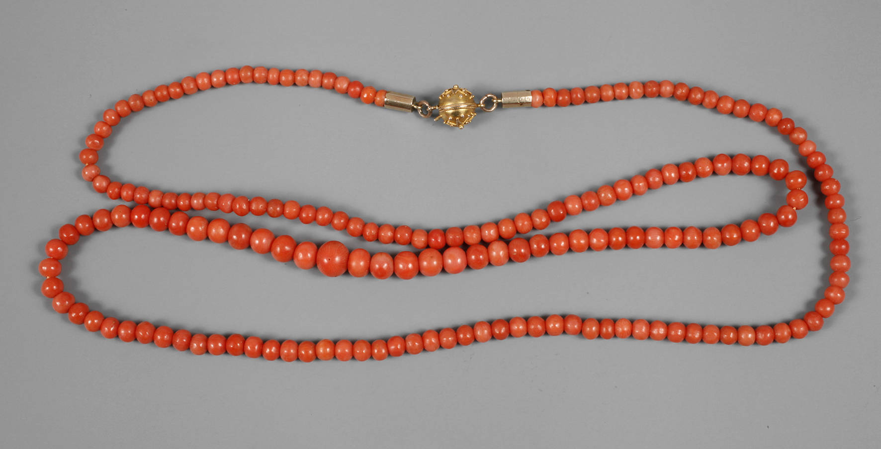 Lange Korallenkette
