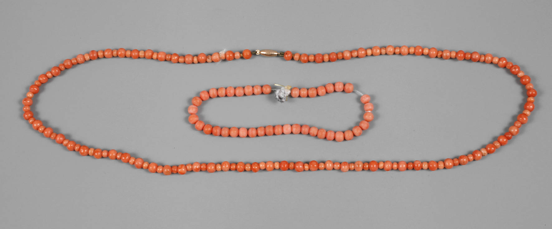 Korallencollier und Armband