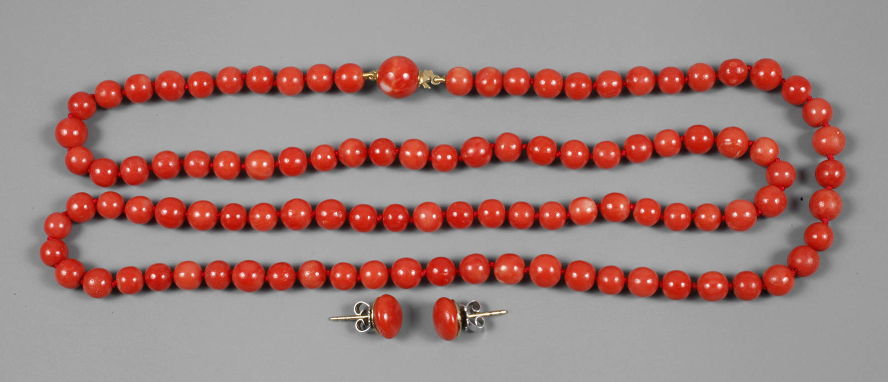 Korallenkette mit Ohrsteckern