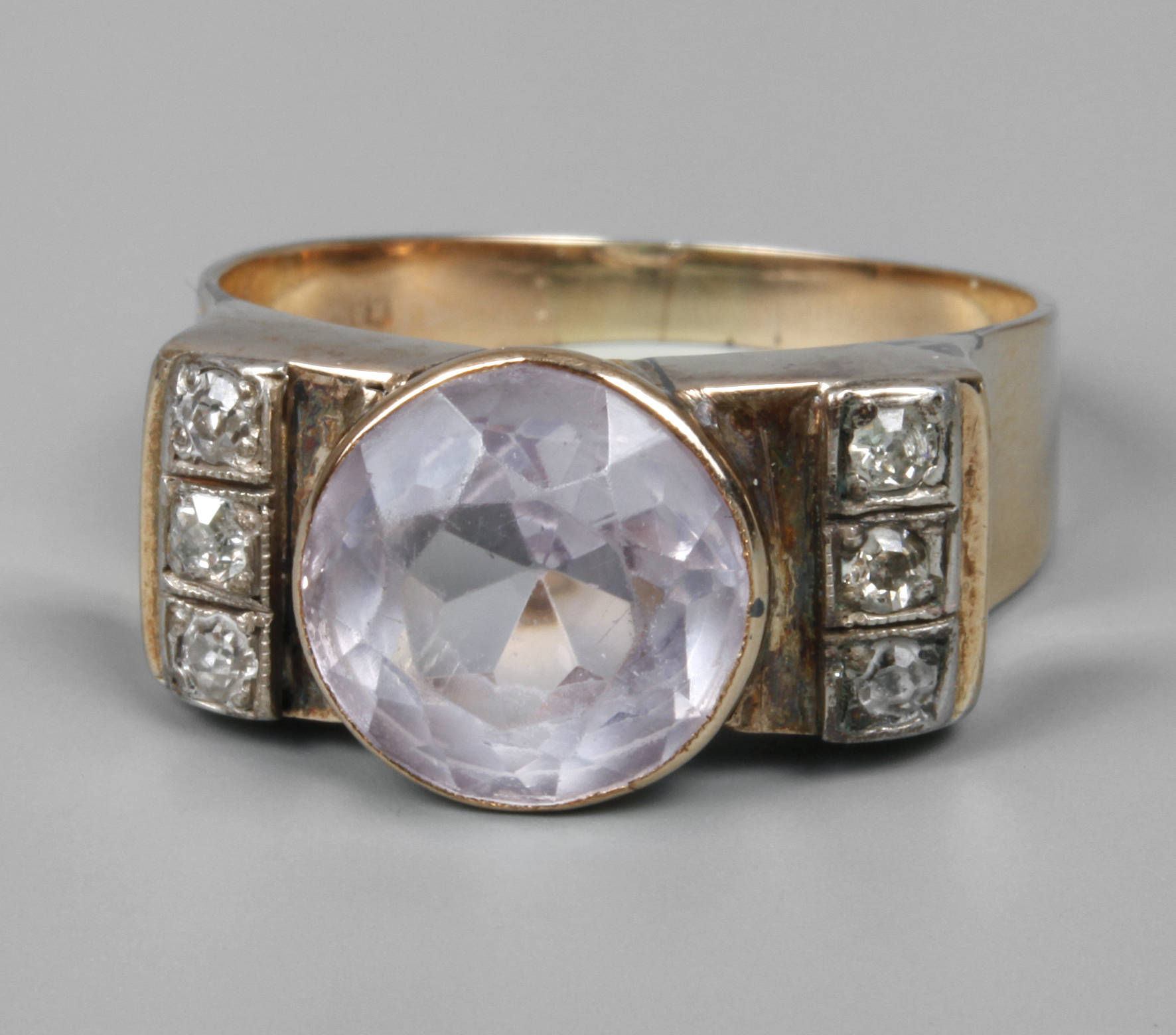 Goldring mit Amethyst und Diamant