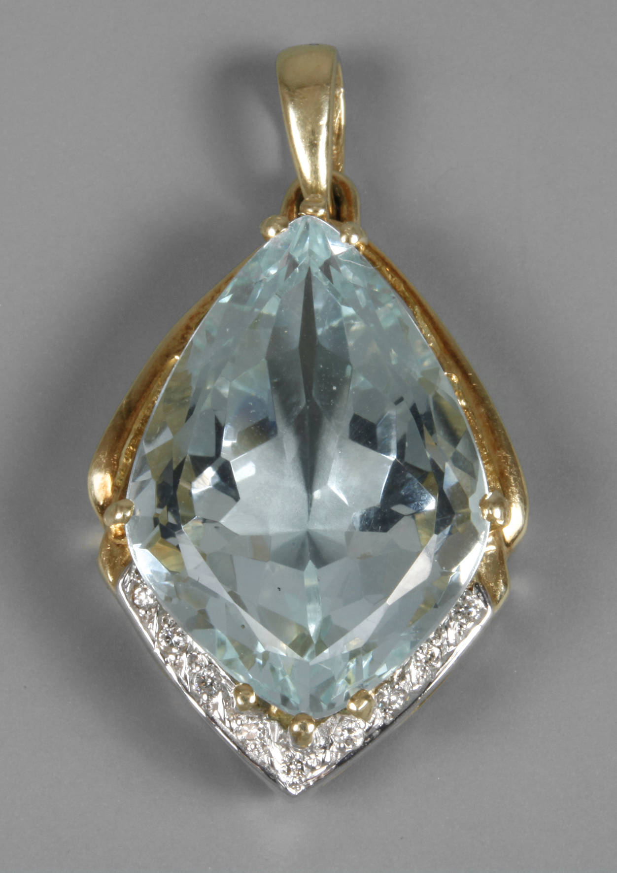 Großer Aquamarinanhänger