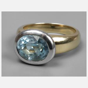 Goldring mit Blautopas