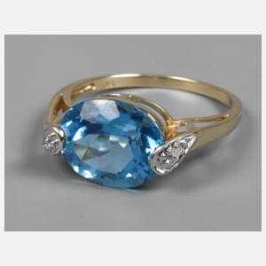 Goldring mit leuchtend blauem Stein